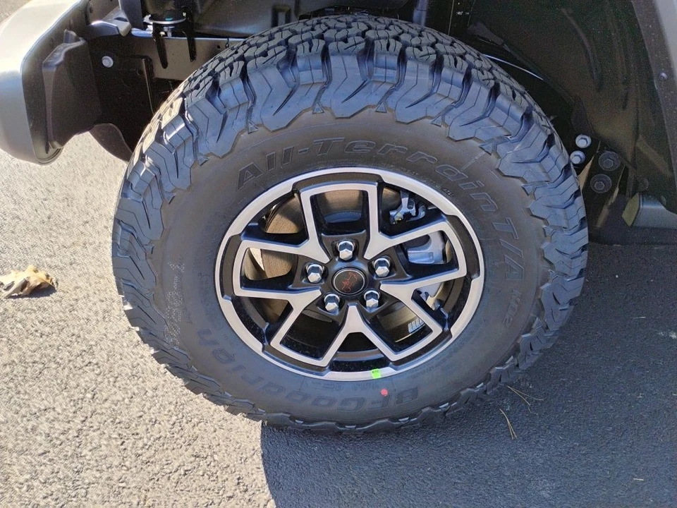 2026 Jeep JL Wrangler - Image 9 of 12