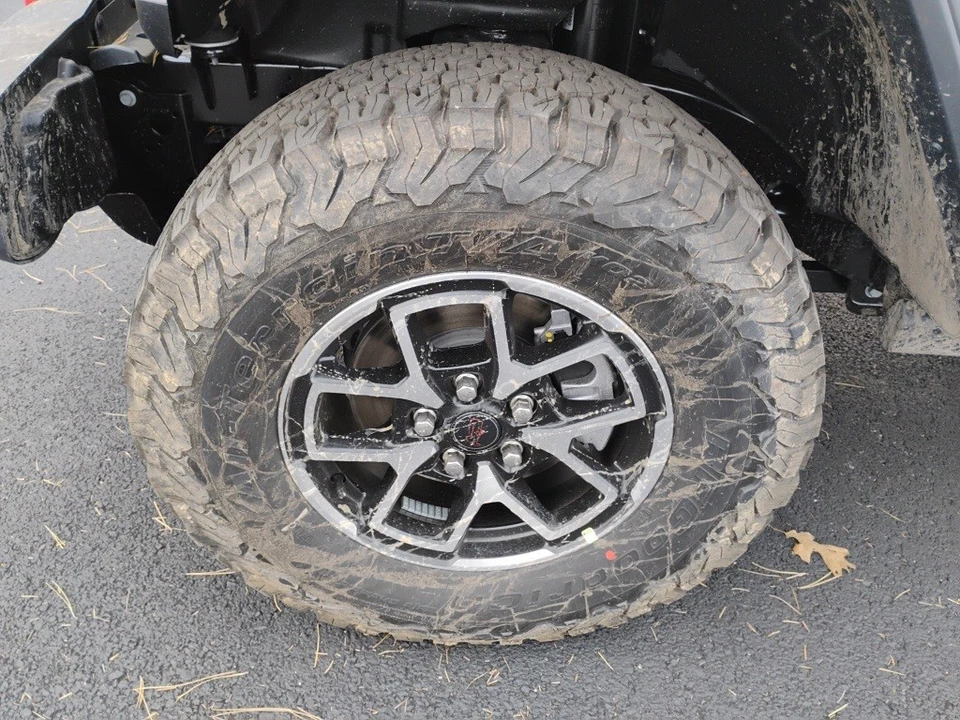 2026 Jeep JL Wrangler - Image 9 of 12