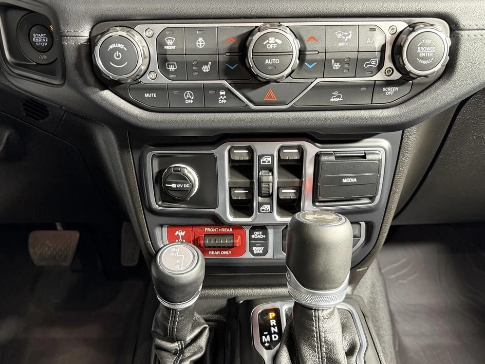 2026 Jeep JL Wrangler - Image 30 of 31