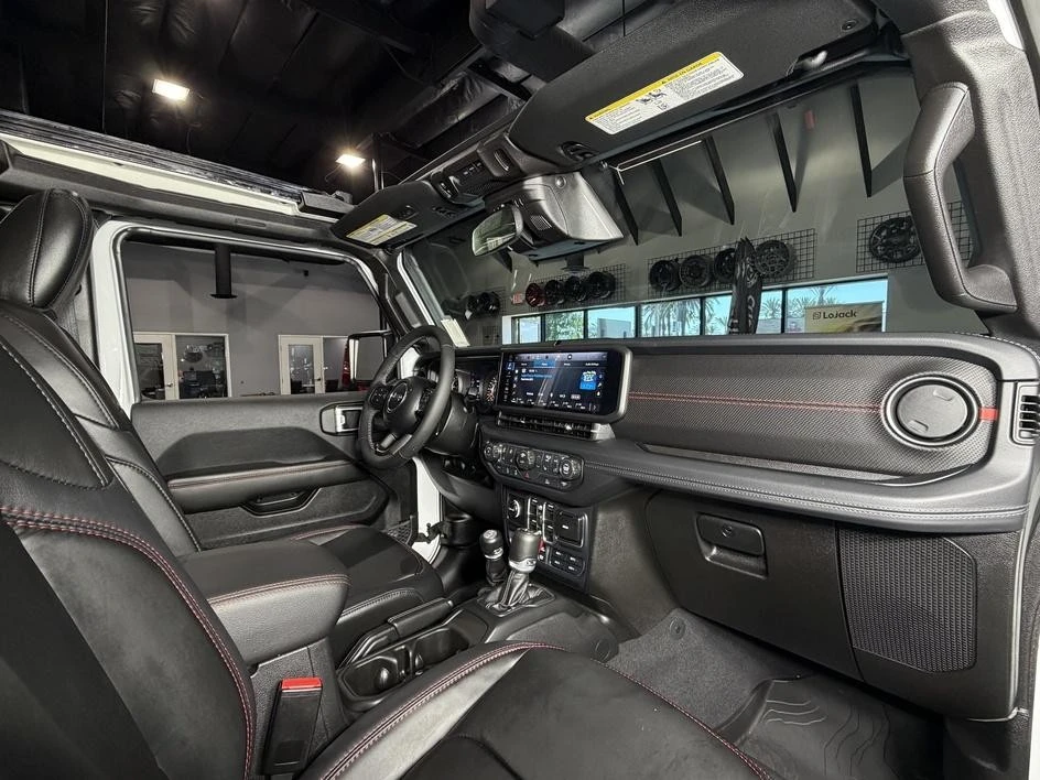 2026 Jeep JL Wrangler - Image 25 of 31