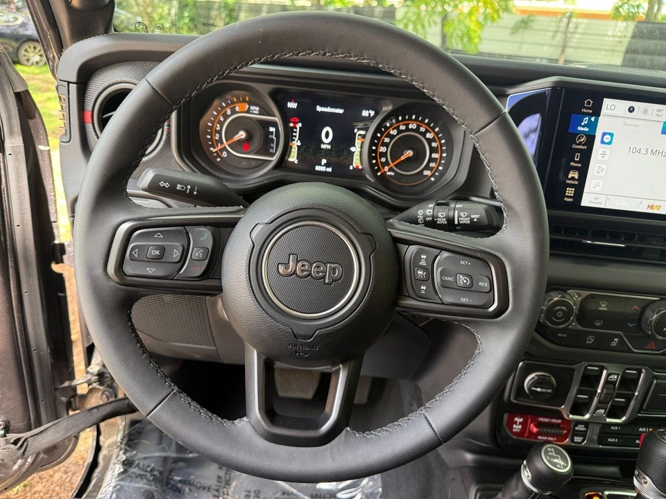 2026 Jeep JL Wrangler - Image 28 of 31