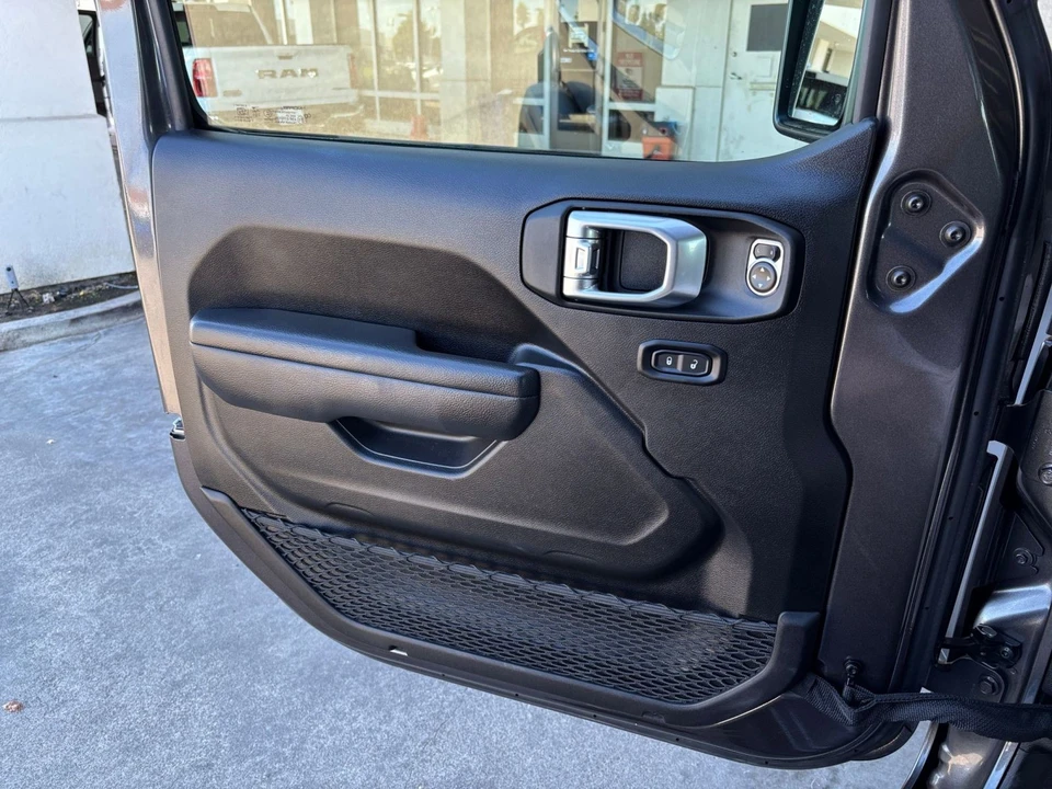 2026 Jeep JL Wrangler - Image 20 of 31