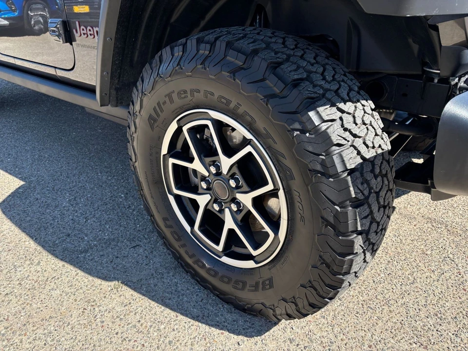 2026 Jeep JL Wrangler - Image 30 of 31