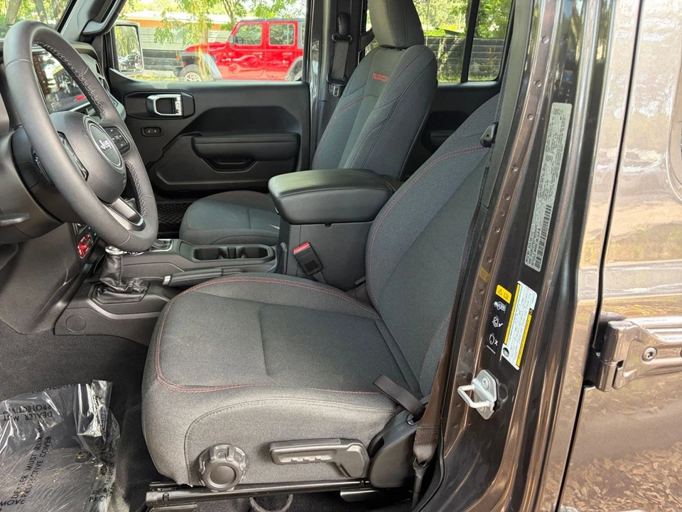 2026 Jeep JL Wrangler - Image 27 of 31