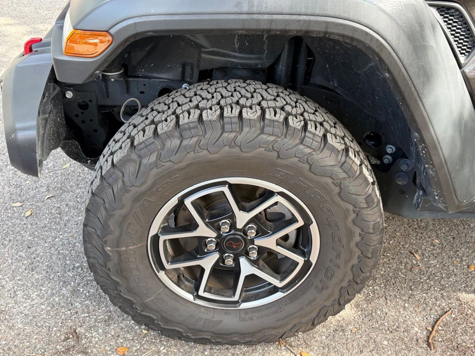 2026 Jeep JL Wrangler - Image 30 of 31