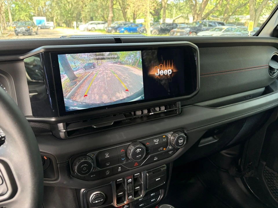 2026 Jeep JL Wrangler - Image 18 of 31
