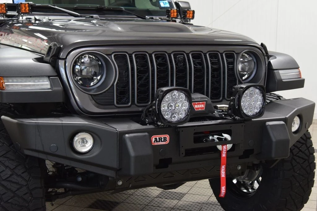 2026 Jeep JL Wrangler - Image 11 of 31