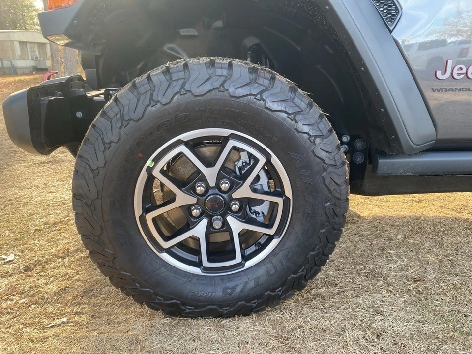 2026 Jeep JL Wrangler - Image 9 of 12