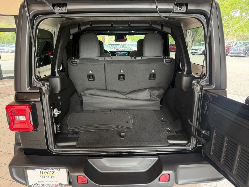 2026 Jeep JL Wrangler - Image 27 of 31
