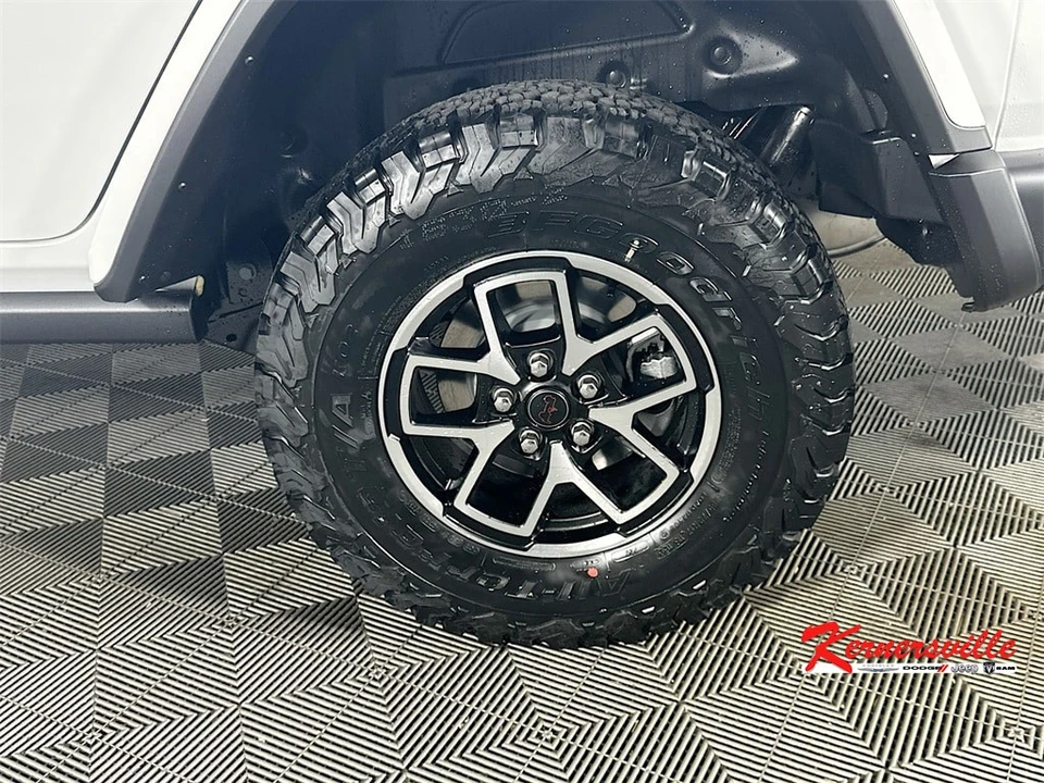 2026 Jeep JL Wrangler - Image 17 of 21