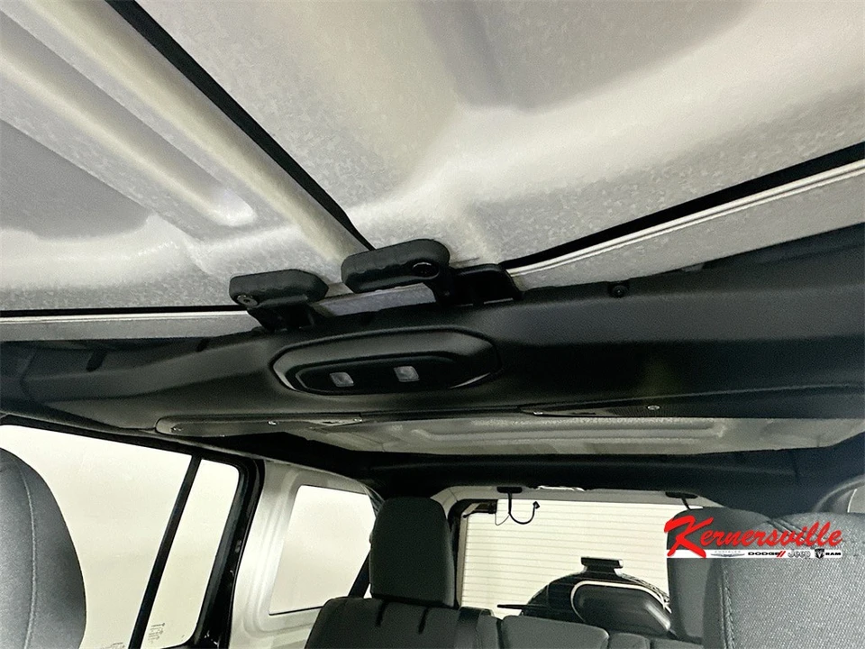 2026 Jeep JL Wrangler - Image 15 of 21