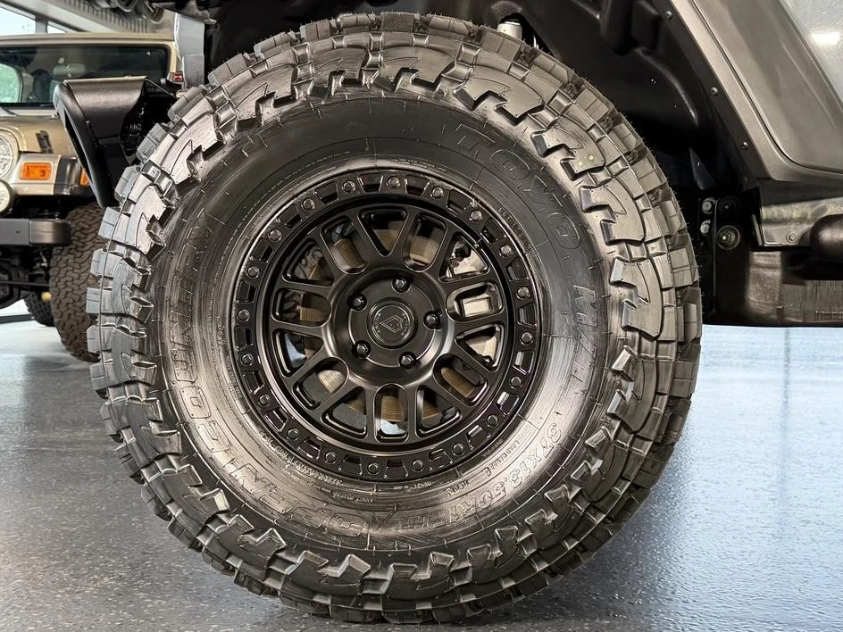2026 Jeep JL Wrangler - Image 27 of 31