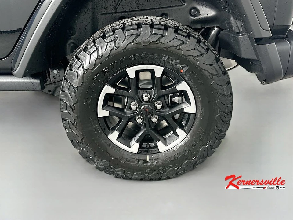 2026 Jeep JL Wrangler - Image 16 of 22