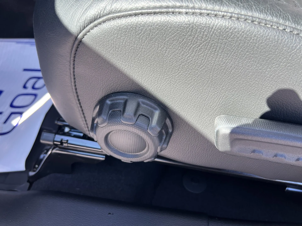 2026 Jeep JL Wrangler - Image 17 of 28