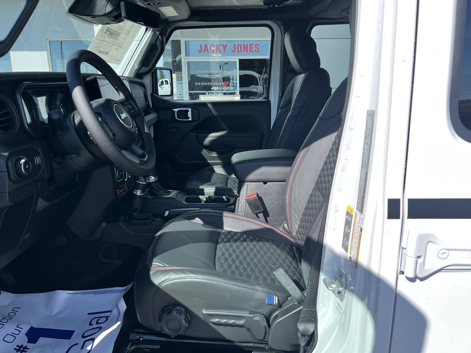 2026 Jeep JL Wrangler - Image 15 of 28