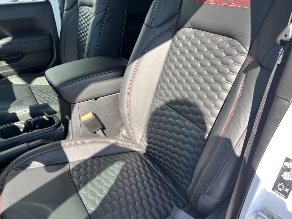 2026 Jeep JL Wrangler - Image 16 of 28