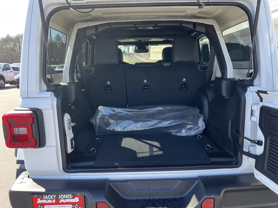 2026 Jeep JL Wrangler - Image 9 of 28