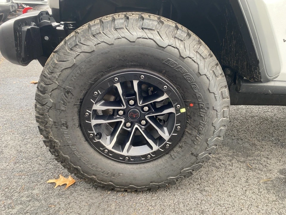 2026 Jeep JL Wrangler - Image 9 of 12