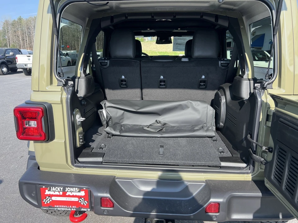 2026 Jeep JL Wrangler - Image 9 of 27