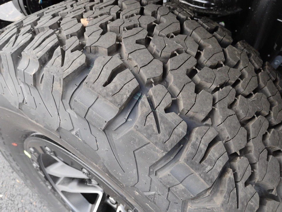 2026 Jeep JL Wrangler - Image 9 of 12