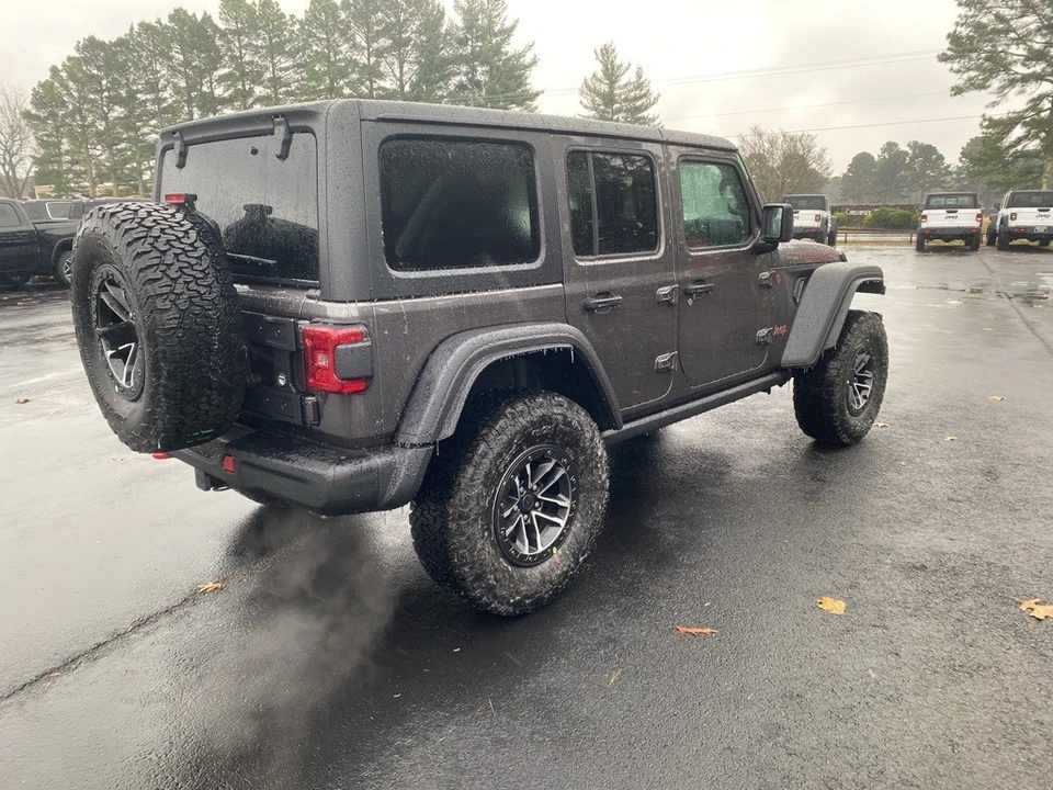 2026 Jeep JL Wrangler - Image 5 of 12