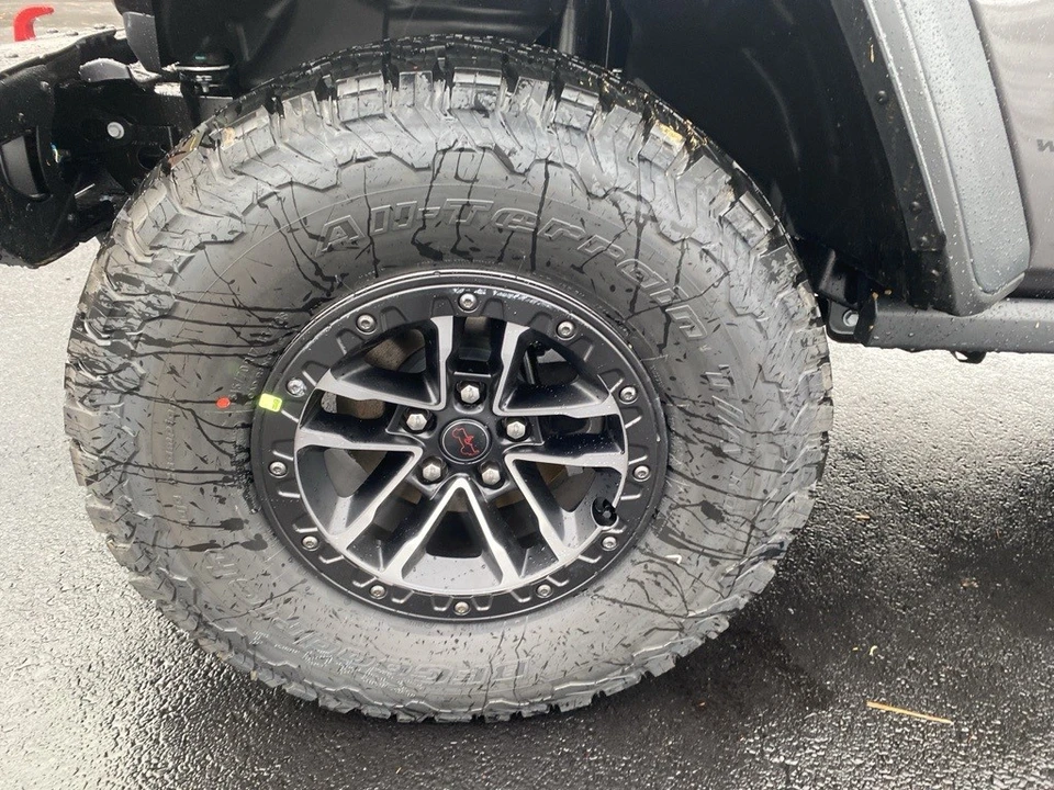 2026 Jeep JL Wrangler - Image 9 of 12