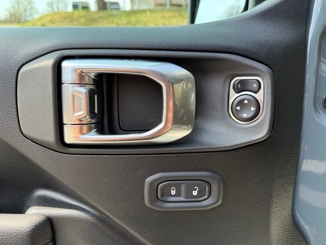 2026 Jeep JL Wrangler - Image 12 of 21