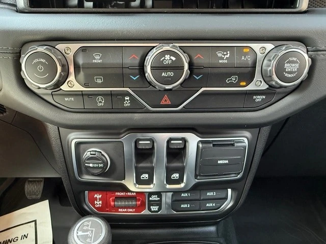 2026 Jeep JL Wrangler - Image 22 of 28