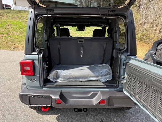 2026 Jeep JL Wrangler - Image 15 of 28