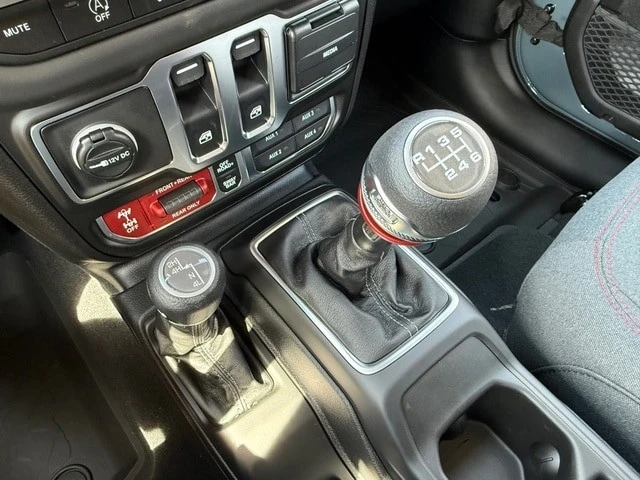 2026 Jeep JL Wrangler - Image 23 of 28