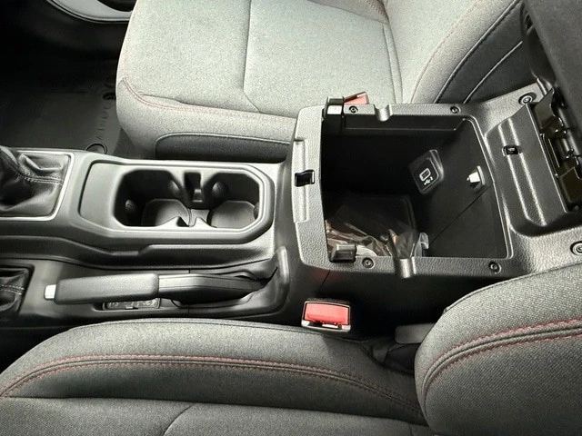 2026 Jeep JL Wrangler - Image 25 of 28