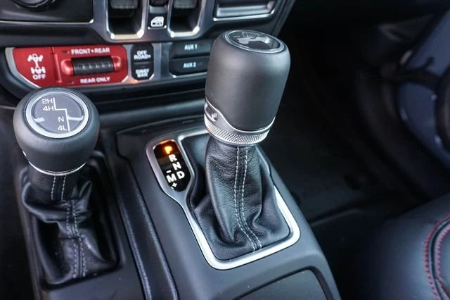 2026 Jeep JL Wrangler - Image 17 of 18