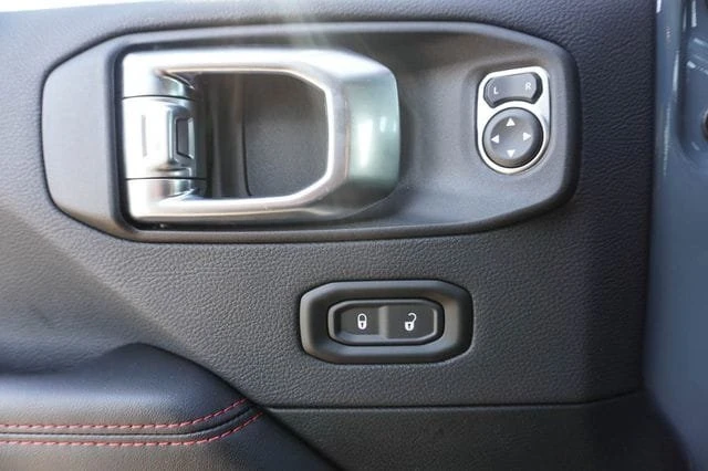 2026 Jeep JL Wrangler - Image 9 of 18
