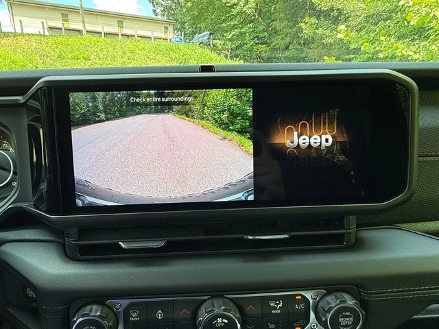 2026 Jeep JL Wrangler - Image 23 of 30