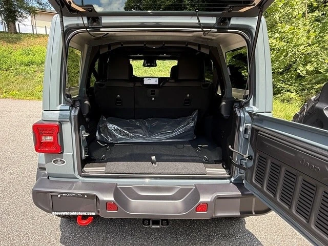 2026 Jeep JL Wrangler - Image 16 of 30