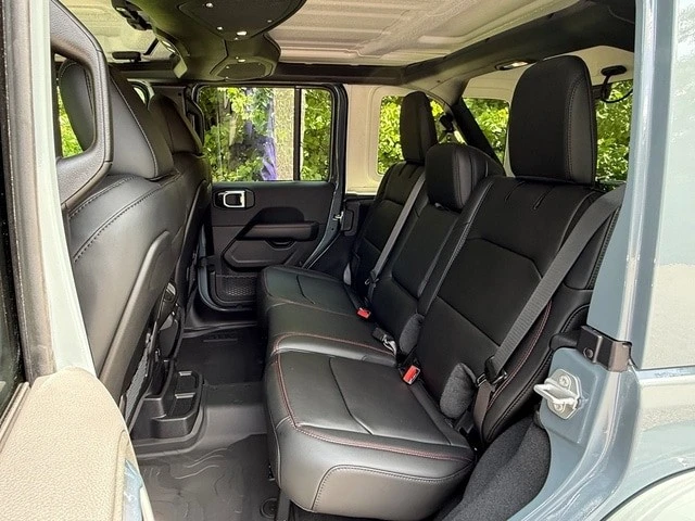 2026 Jeep JL Wrangler - Image 15 of 30