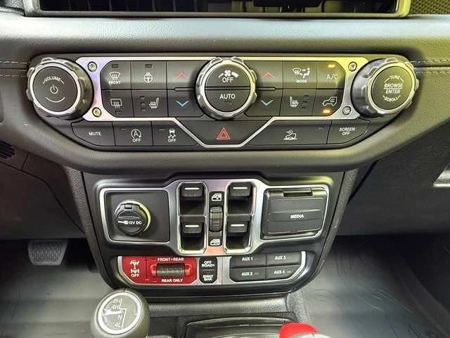 2026 Jeep JL Wrangler - Image 24 of 30
