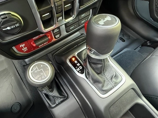 2026 Jeep JL Wrangler - Image 25 of 30