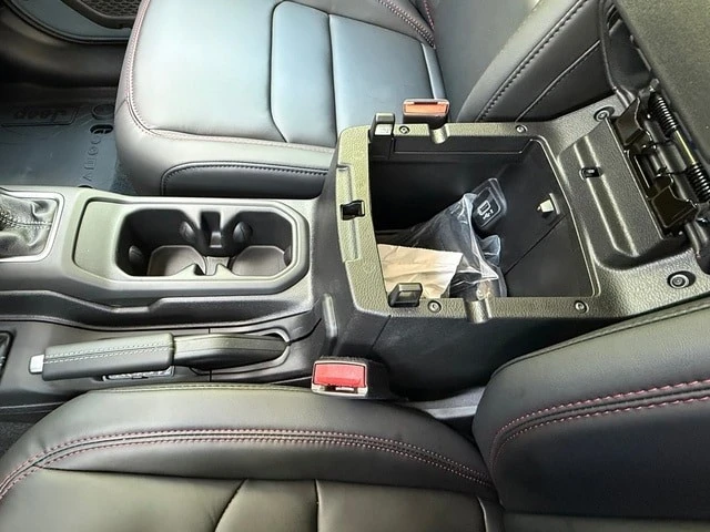2026 Jeep JL Wrangler - Image 27 of 30
