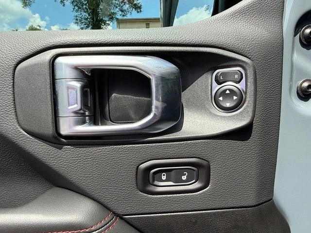 2026 Jeep JL Wrangler - Image 13 of 30