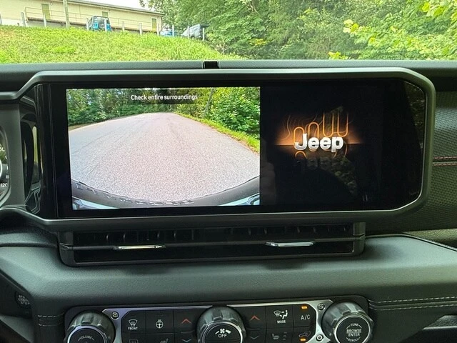 2026 Jeep JL Wrangler - Image 23 of 30
