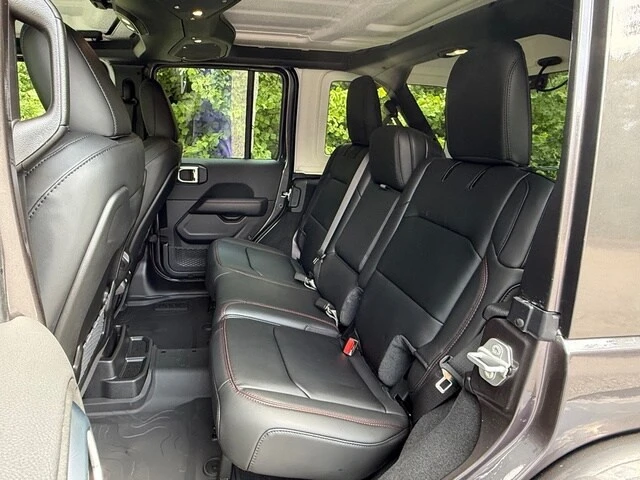 2026 Jeep JL Wrangler - Image 15 of 30