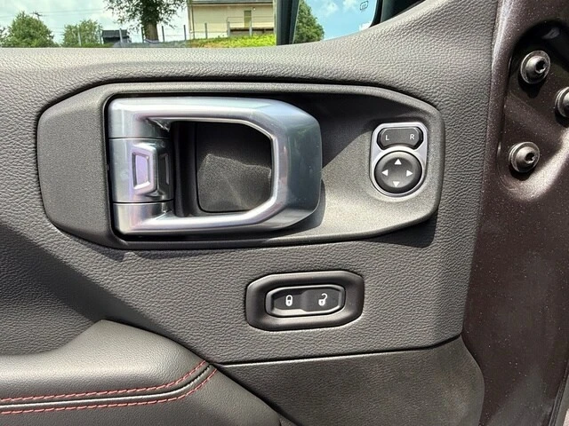2026 Jeep JL Wrangler - Image 13 of 30