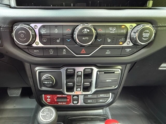 2026 Jeep JL Wrangler - Image 24 of 30