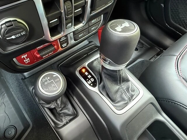 2026 Jeep JL Wrangler - Image 25 of 30