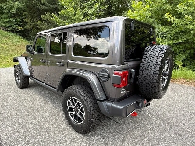 2026 Jeep JL Wrangler - Image 9 of 30