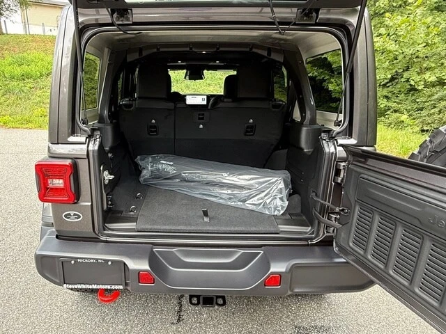 2026 Jeep JL Wrangler - Image 16 of 30