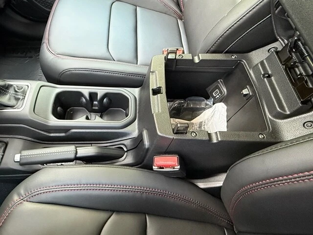 2026 Jeep JL Wrangler - Image 27 of 30