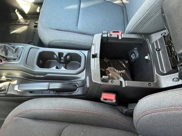 2026 Jeep JL Wrangler - Image 28 of 31