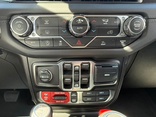 2026 Jeep JL Wrangler - Image 25 of 31